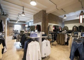 Cabina armadio - Shop Largo Guglielmo Oberdan
 
26, Chiaravalle - photo 12