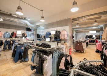 Cabina armadio - Shop Largo Guglielmo Oberdan
 
26, Chiaravalle - photo 17