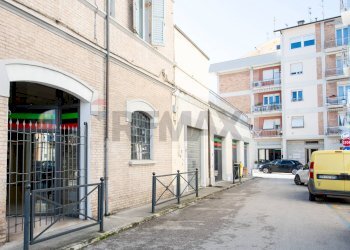 Edificio all\'aperto - Shop Largo Guglielmo Oberdan
 
26, Chiaravalle - photo 26
