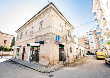 Edificio all\'aperto - Shop Largo Guglielmo Oberdan
 
26, Chiaravalle - photo 27