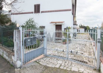 Casa all\'aperto - Semi-detached house via flaminia
 
700, Falconara Marittima - photo 3