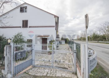 Casa all\'aperto - Semi-detached house via flaminia
 
700, Falconara Marittima - photo 50