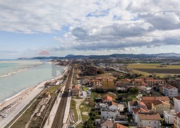 Vista dell\'acqua - Appartamento viale al mare
 
4, Montemarciano - foto 3