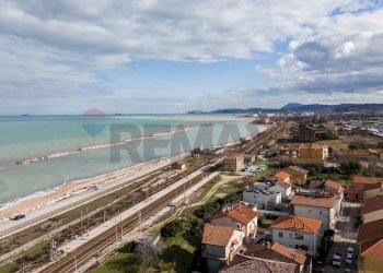 Vista dell\'acqua - Appartamento viale al mare
 
4, Montemarciano - foto 4