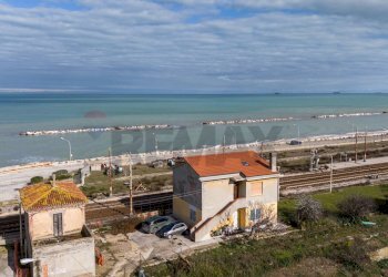 Vista dell\'acqua - Appartamento viale al mare
 
4, Montemarciano - foto 6