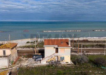 Vista dell\'acqua - Appartamento viale al mare
 
4, Montemarciano - foto 7