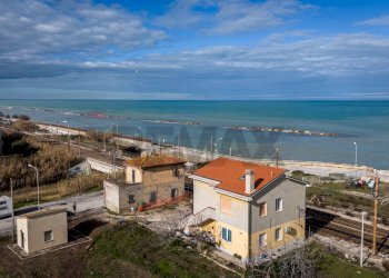 Vista dell\'acqua - Appartamento viale al mare
 
4, Montemarciano - foto 8