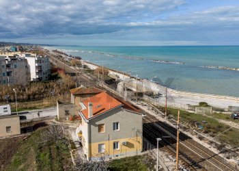 Vista dell\'acqua - Appartamento viale al mare
 
4, Montemarciano - foto 9