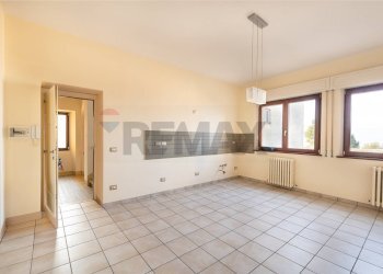 Stanza vuota - Trilocale Via Roma
 
6, Cupramontana - foto 2