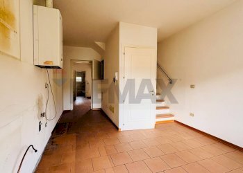 Stanza vuota - Bilocale via Roma
 
28, Tredozio - foto 7