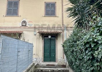 Esterno - Bilocale Via Di Grotte Celoni
 
10, Roma - foto 8