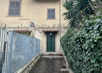 Casa all\'aperto - Bilocale Via Di Grotte Celoni
 
10, Roma - foto 19