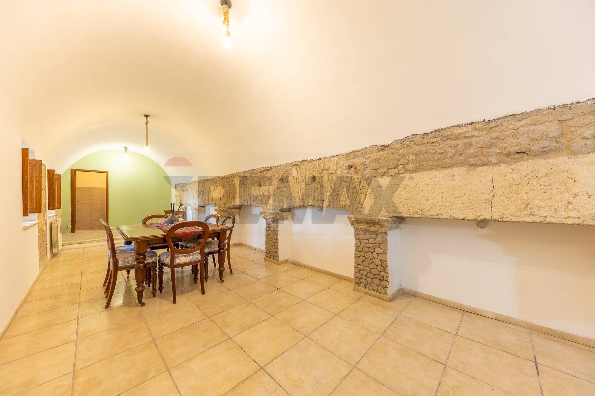 Sala da pranzo - Quadrilocale piazza Domenico Tani
 
11, Tivoli - foto 2