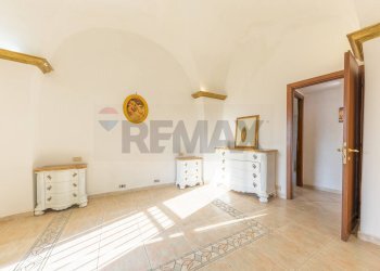 Soggiorno - Quadrilocale piazza Domenico Tani
 
11, Tivoli - foto 12