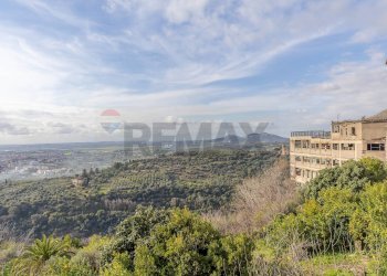 Vista delle montagne - Quadrilocale piazza Domenico Tani
 
11, Tivoli - foto 27