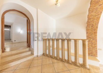 Hall / corridoio - Quadrilocale piazza Domenico Tani
 
11, Tivoli - foto 35