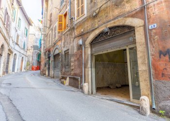 Edificio all\'aperto - Quadrilocale piazza Domenico Tani
 
11, Tivoli - foto 56