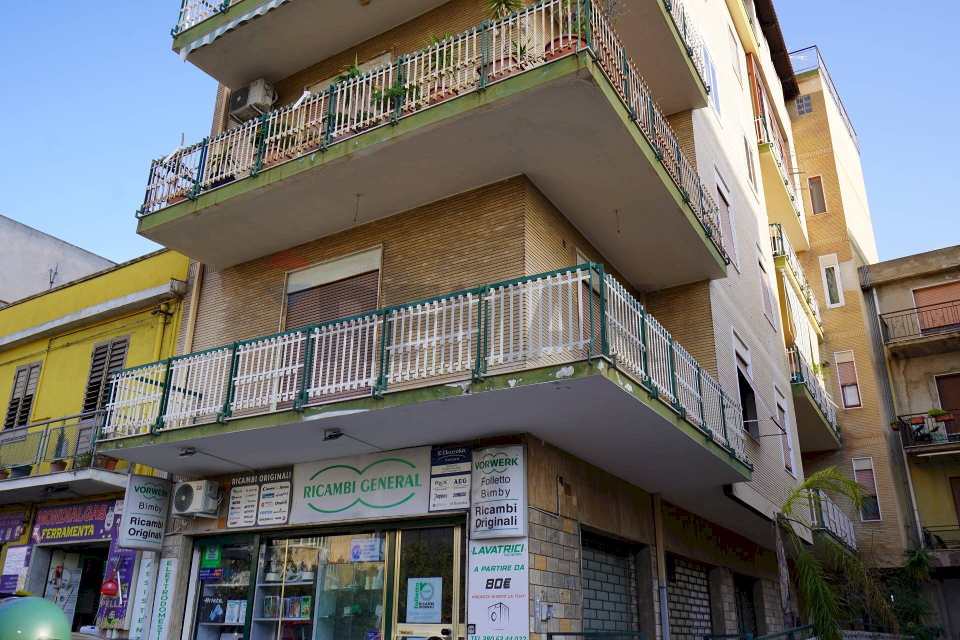 Edificio all\'aperto - Four-room apartment VIA ARGINE DESTRO CALOPINACE
 
36, Reggio di Calabria - photo 1