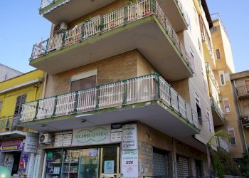 Edificio all\'aperto - Four-room apartment VIA ARGINE DESTRO CALOPINACE
 
36, Reggio di Calabria - photo 1