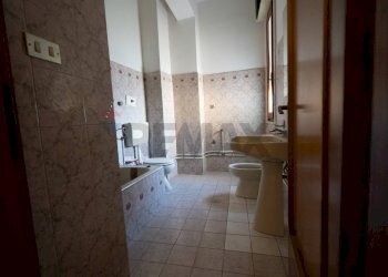 Bagno - Four-room apartment VIA ARGINE DESTRO CALOPINACE
 
36, Reggio di Calabria - photo 11