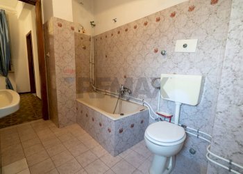 Bagno - Four-room apartment VIA ARGINE DESTRO CALOPINACE
 
36, Reggio di Calabria - photo 12