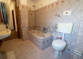 Bagno - Four-room apartment VIA ARGINE DESTRO CALOPINACE
 
36, Reggio di Calabria - photo 13