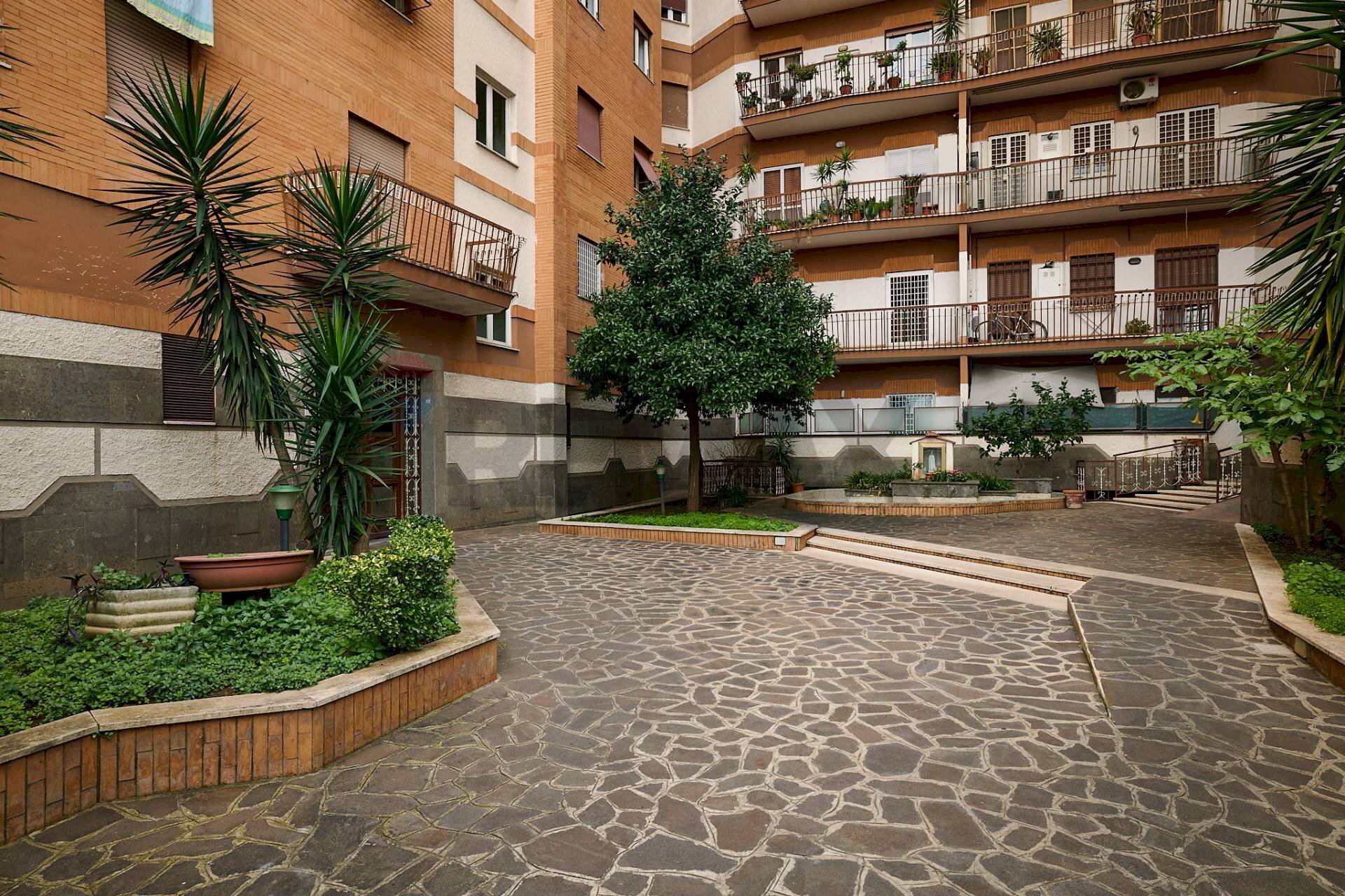 Edificio all\'aperto - Bilocale VIA GIOVANNI PASCOLI
 
1, Guidonia Montecelio - foto 1