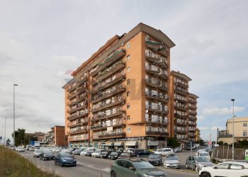 Edificio all\'aperto - Bilocale VIA GIOVANNI PASCOLI
 
1, Guidonia Montecelio - foto 3