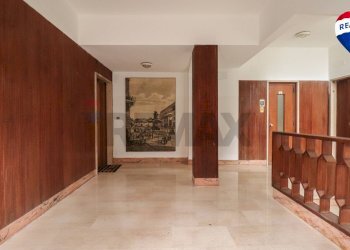 Hall palazzo - Four-room apartment Via Antelao
 
9, Roma - photo 9