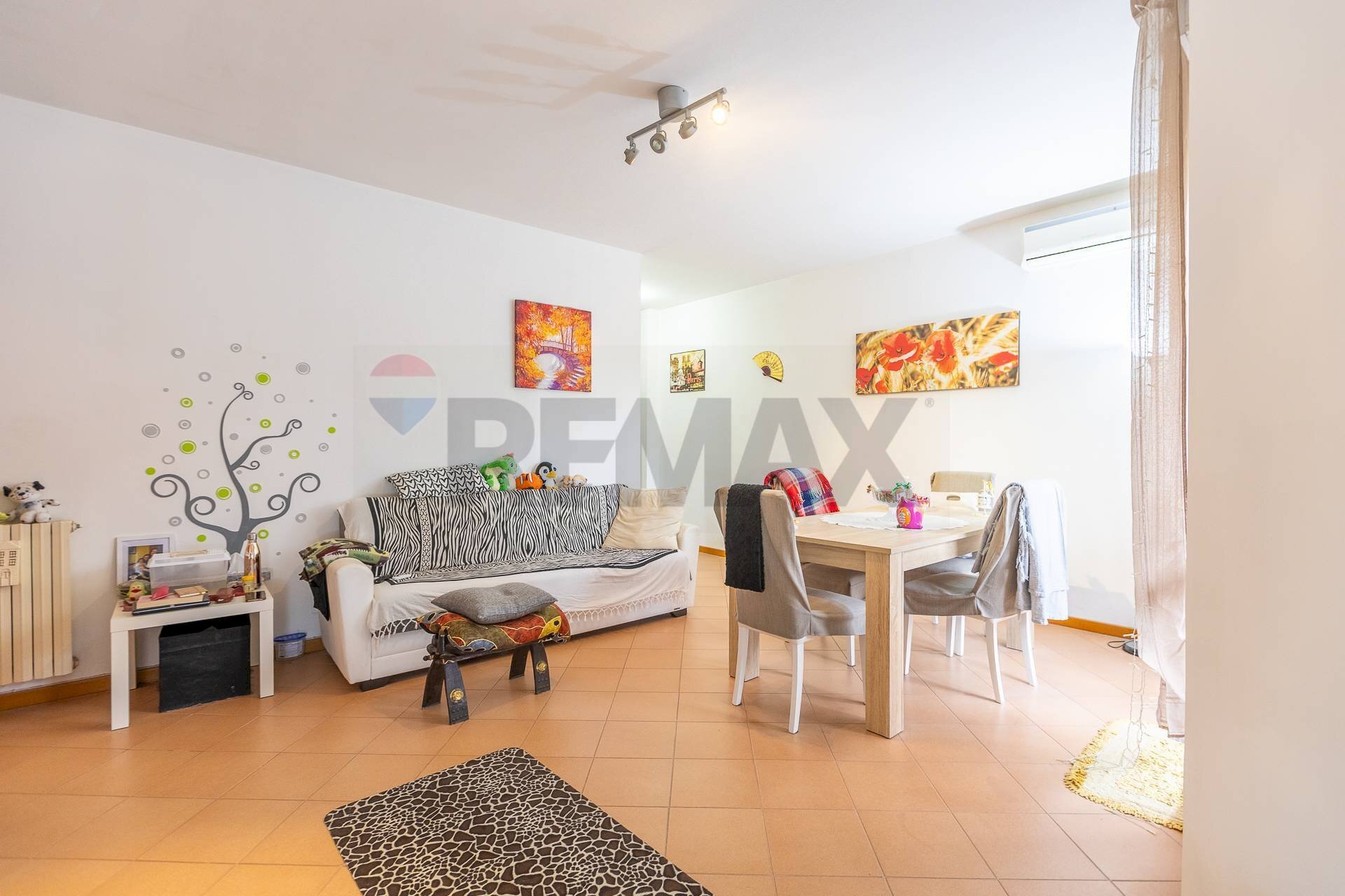 Sala da pranzo - Trilocale Via Nomentum
 
37, Roma - foto 2