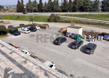 Edificio all\'aperto - Locale Commerciale Via delle Querce
 
15, Bastia Umbra - foto 9