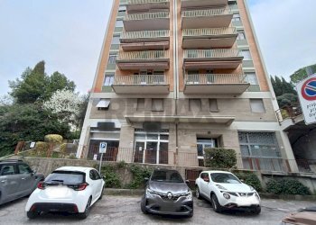 Edificio all\'aperto - Commercial Premises Via Dei Filosofi
 
12, Perugia - photo 1