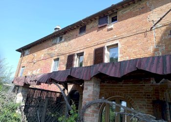 Edificio all\'aperto - Semi-detached house Località Caiolana, Castiglione del Lago - photo 1