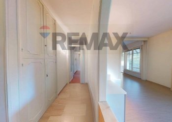 Hall / corridoio - Four-room apartment VIA CORTONESE
 
111/F, Perugia - photo 8