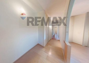 Hall / corridoio - Four-room apartment VIA CORTONESE
 
111/F, Perugia - photo 67