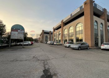Edificio all\'aperto - Ufficio Via Amilcare Ponchielli
 
18, Corciano - foto 9