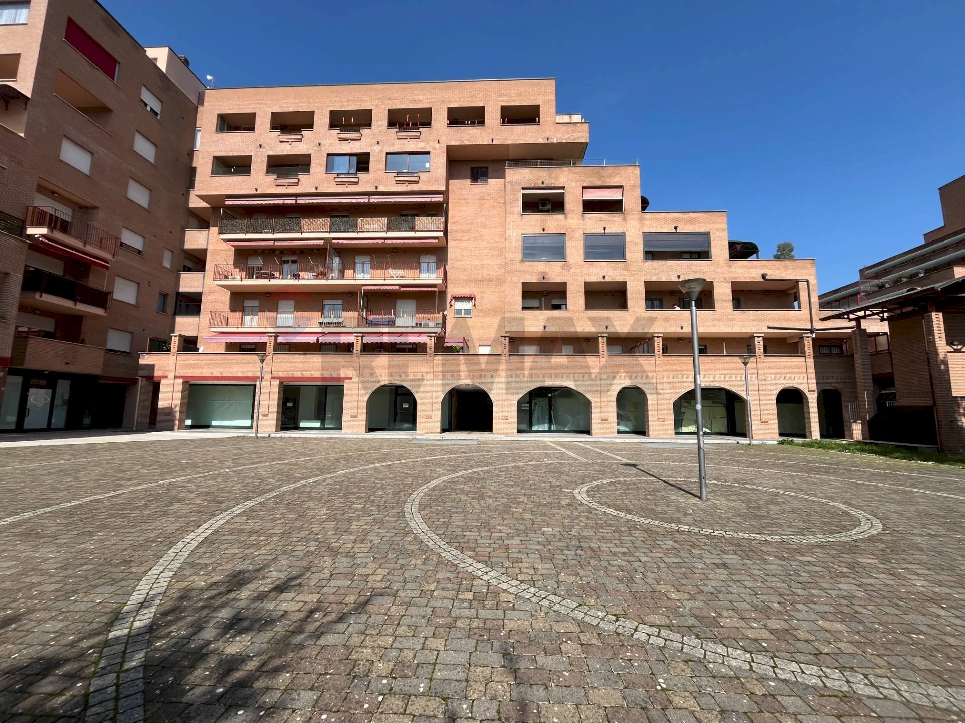 Edificio all\'aperto - Locale Commerciale Via del Conservificio
 
47, Bastia Umbra - foto 1