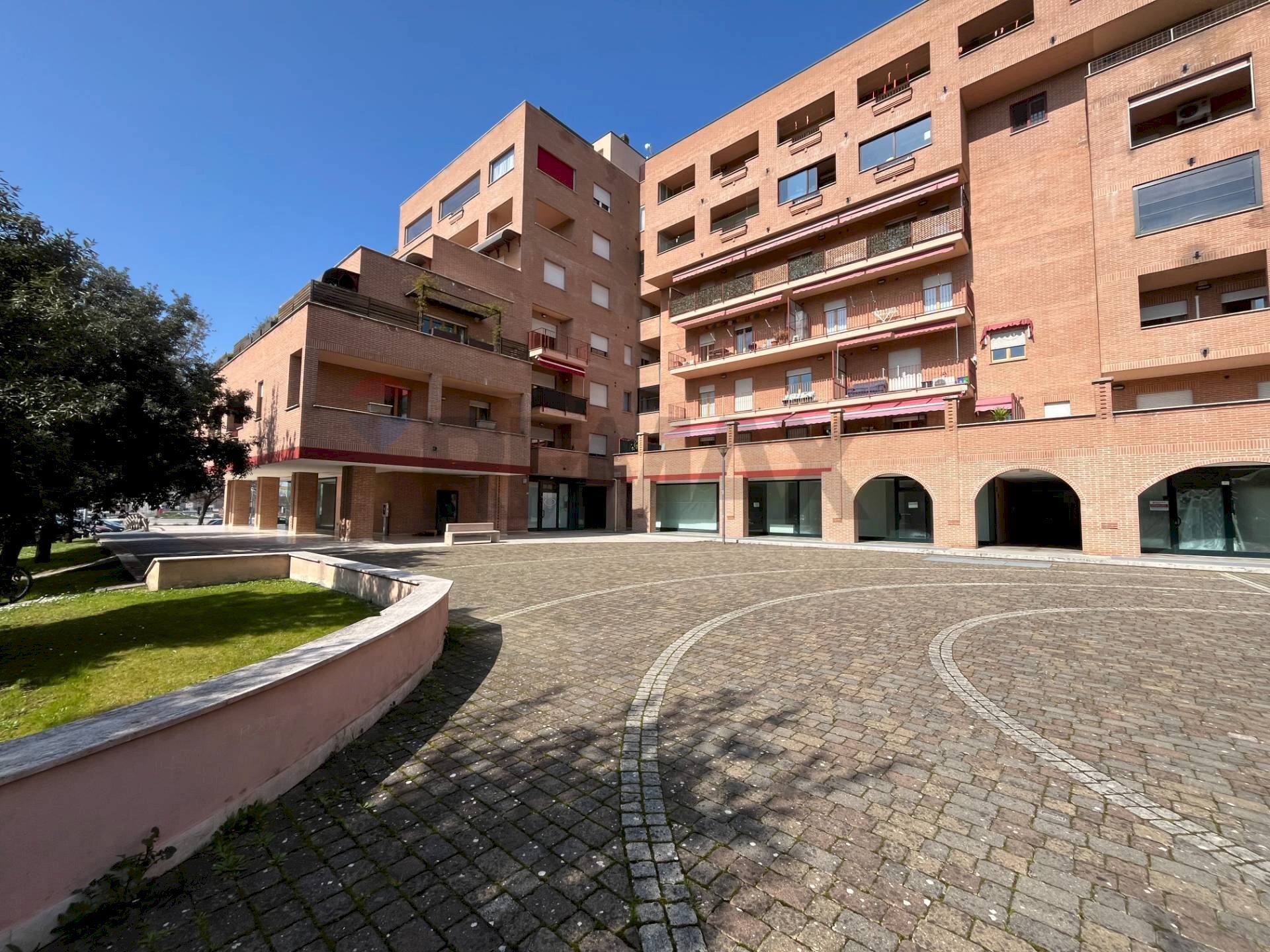 Edificio all\'aperto - Locale Commerciale Via del Conservificio
 
47, Bastia Umbra - foto 2