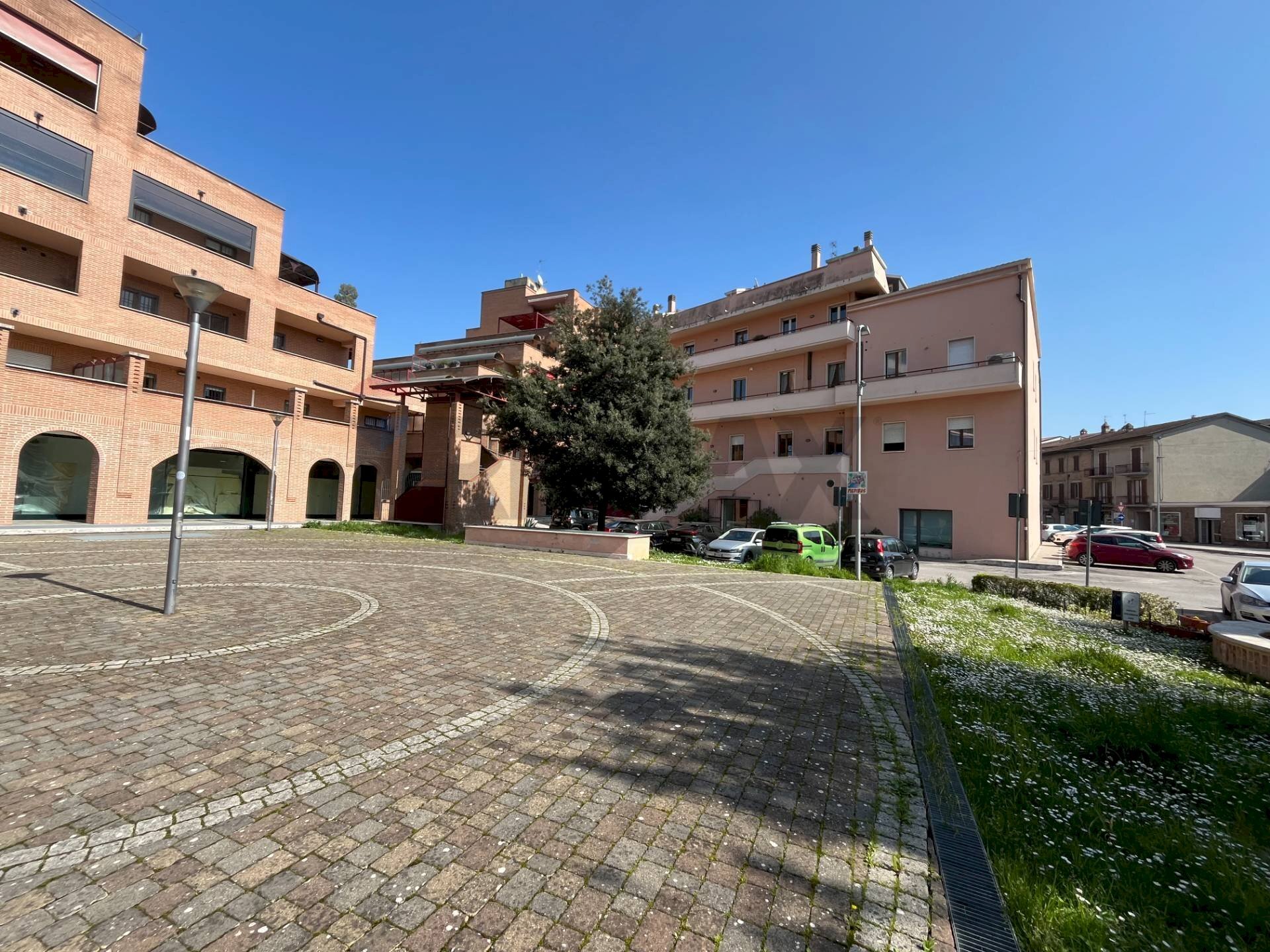 Edificio all\'aperto - Locale Commerciale Via del Conservificio
 
47, Bastia Umbra - foto 3