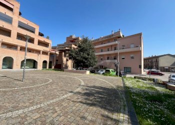 Edificio all\'aperto - Locale Commerciale Via del Conservificio
 
47, Bastia Umbra - foto 3