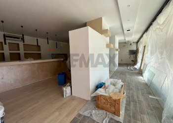 Hall / corridoio - Locale Commerciale Via del Conservificio
 
47, Bastia Umbra - foto 7