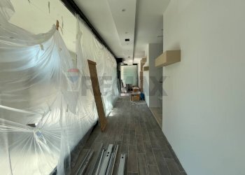 Hall / corridoio - Locale Commerciale Via del Conservificio
 
47, Bastia Umbra - foto 14