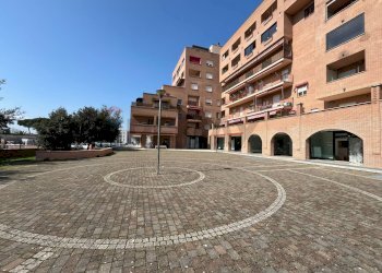 Edificio all\'aperto - Locale Commerciale Via del Conservificio
 
47, Bastia Umbra - foto 31