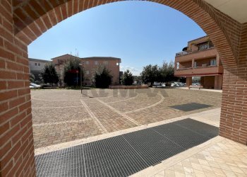 Edificio all\'aperto - Locale Commerciale Via del Conservificio
 
47, Bastia Umbra - foto 33