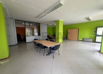 Sala da pranzo - Shop Bastia Umbra - photo 5