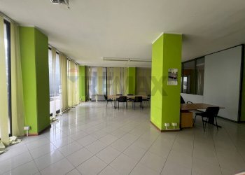 Sala da pranzo - Shop Bastia Umbra - photo 16