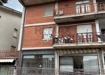 Edificio all\'aperto - Commercial Premises Assisi - photo 1