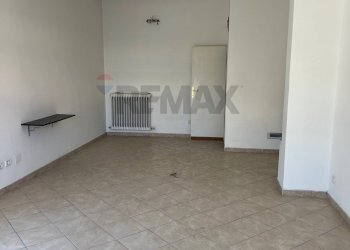 Stanza vuota - Commercial Premises Bastia Umbra - photo 1