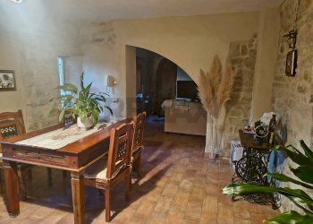 Sala da pranzo - Rustic via frazione Pieve di Compresseto
 
116, Gualdo Tadino - photo 7