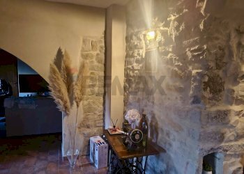 Hall / corridoio - Rustic via frazione Pieve di Compresseto
 
116, Gualdo Tadino - photo 9